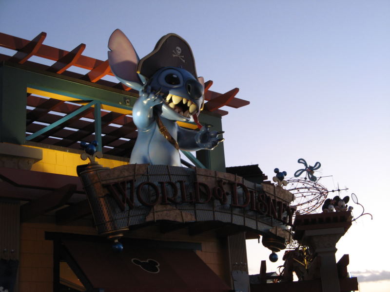 Andrew Downtowndisney Wetfromstitch1